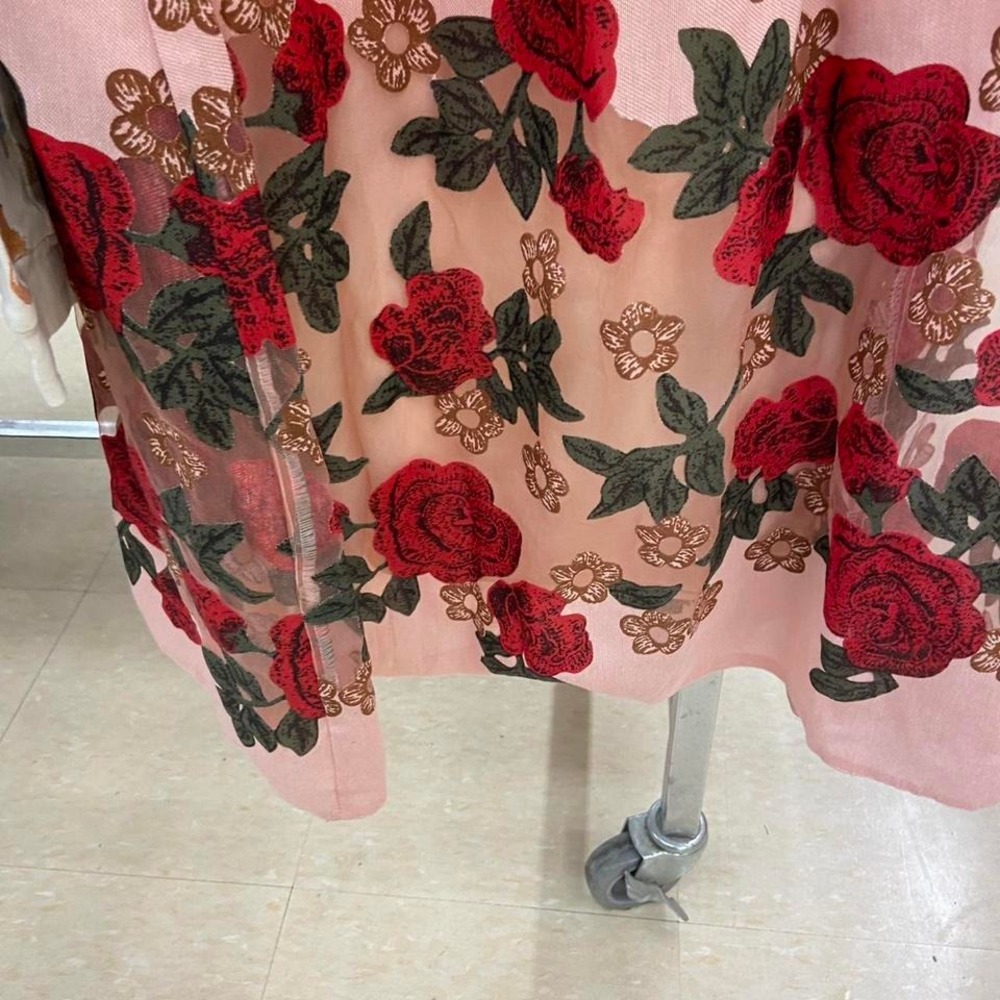 So Pretty Pink Maxi Skirt with Red Roses Size 9-10 - Picture 3 of 7
